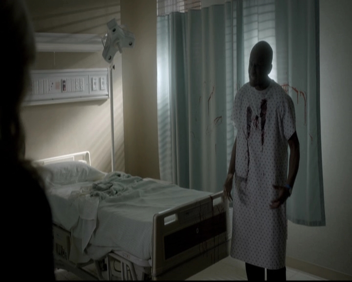 VampireDiariesWorld-dot-nl_6x12PrayerForTheDying0691.jpg