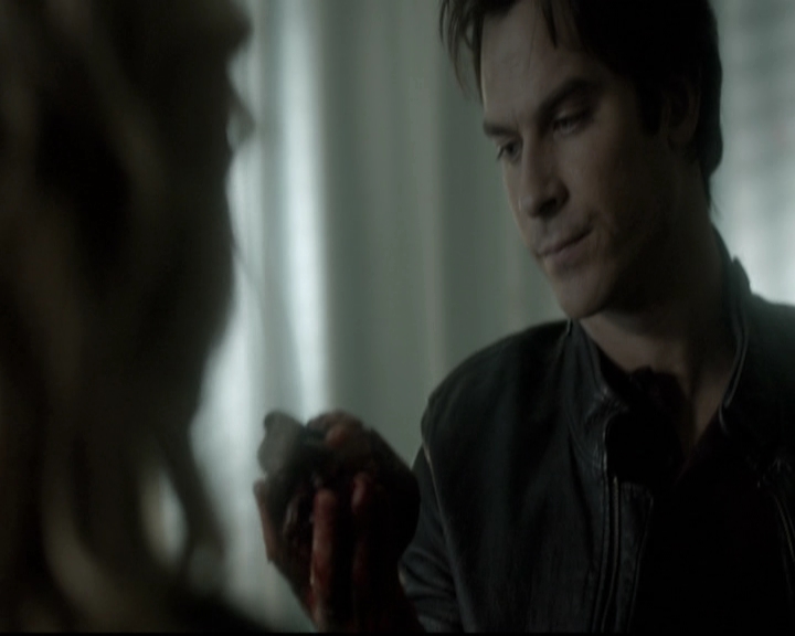 VampireDiariesWorld-dot-nl_6x12PrayerForTheDying0709.jpg