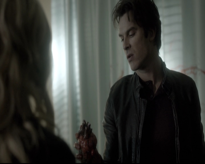 VampireDiariesWorld-dot-nl_6x12PrayerForTheDying0711.jpg