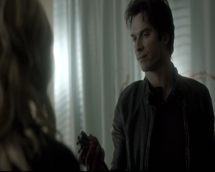 VampireDiariesWorld-dot-nl_6x12PrayerForTheDying0712.jpg