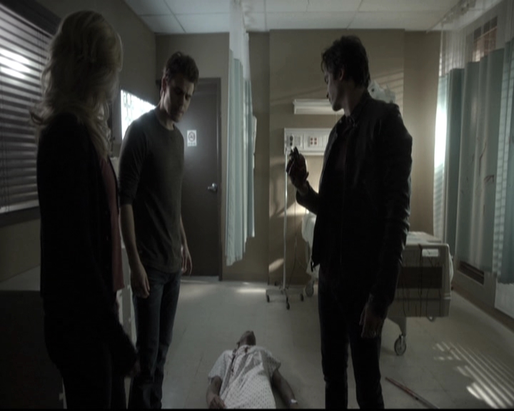 VampireDiariesWorld-dot-nl_6x12PrayerForTheDying0716.jpg