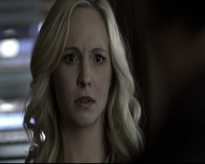 VampireDiariesWorld-dot-nl_6x12PrayerForTheDying0722.jpg