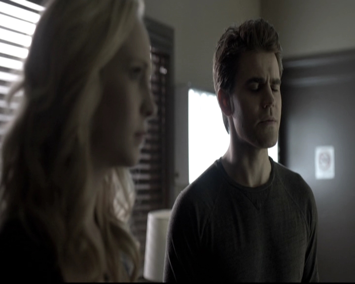 VampireDiariesWorld-dot-nl_6x12PrayerForTheDying0723.jpg