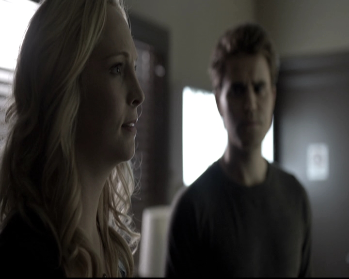 VampireDiariesWorld-dot-nl_6x12PrayerForTheDying0726.jpg