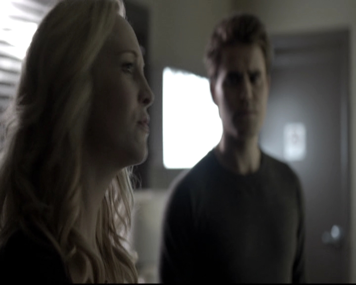 VampireDiariesWorld-dot-nl_6x12PrayerForTheDying0727.jpg