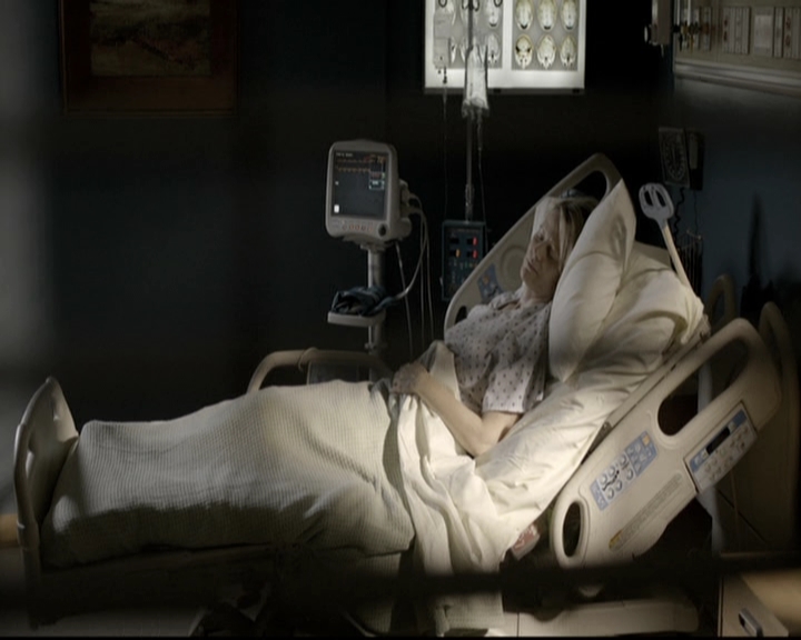 VampireDiariesWorld-dot-nl_6x12PrayerForTheDying0740.jpg