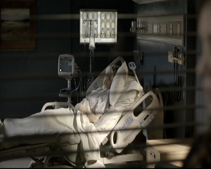 VampireDiariesWorld-dot-nl_6x12PrayerForTheDying0743.jpg