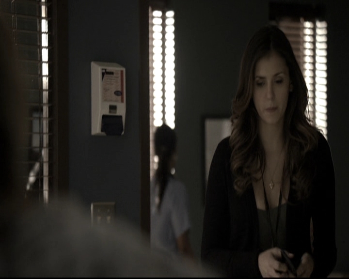 VampireDiariesWorld-dot-nl_6x12PrayerForTheDying0754.jpg