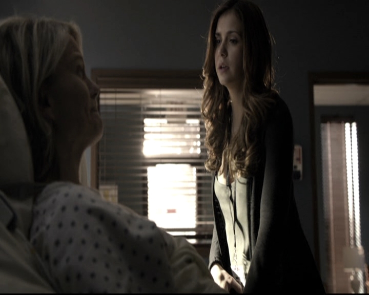 VampireDiariesWorld-dot-nl_6x12PrayerForTheDying0809.jpg