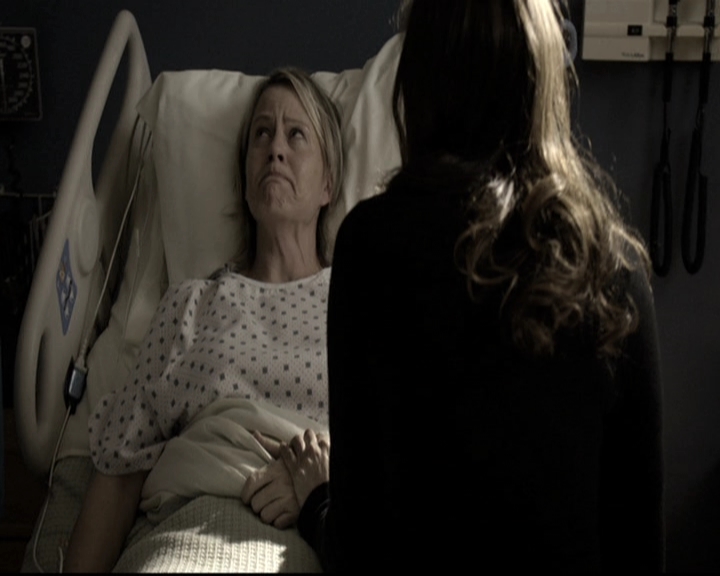 VampireDiariesWorld-dot-nl_6x12PrayerForTheDying0811.jpg