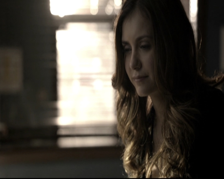 VampireDiariesWorld-dot-nl_6x12PrayerForTheDying0818.jpg