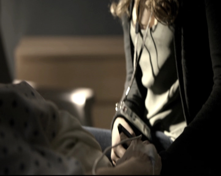 VampireDiariesWorld-dot-nl_6x12PrayerForTheDying0820.jpg