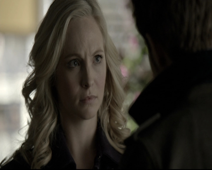 VampireDiariesWorld-dot-nl_6x12PrayerForTheDying0926.jpg