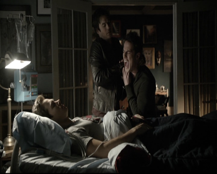 VampireDiariesWorld-dot-nl_6x12PrayerForTheDying1118.jpg