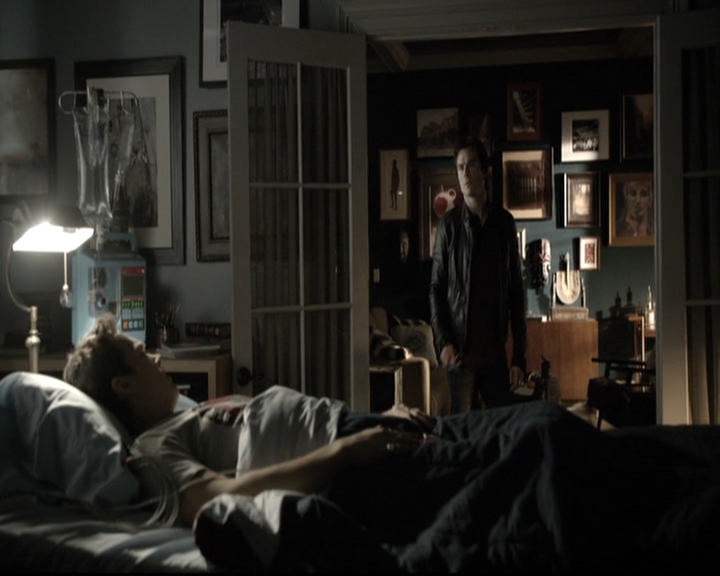 VampireDiariesWorld-dot-nl_6x12PrayerForTheDying1197.jpg