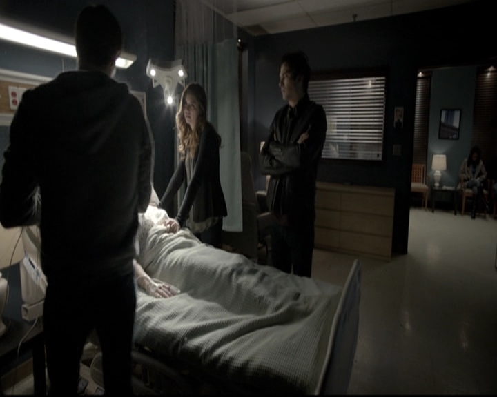 VampireDiariesWorld-dot-nl_6x12PrayerForTheDying1243.jpg