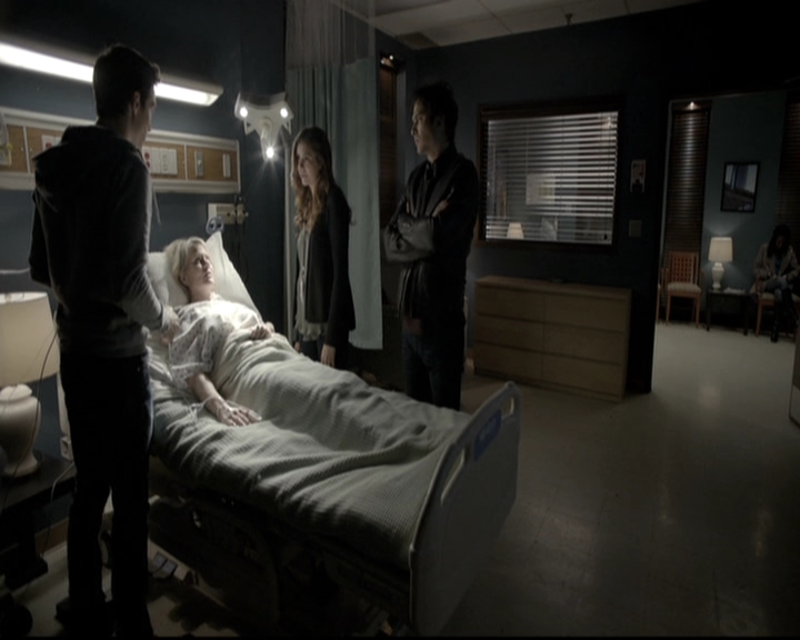 VampireDiariesWorld-dot-nl_6x12PrayerForTheDying1246.jpg