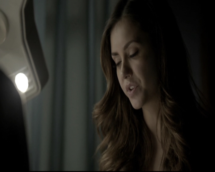 VampireDiariesWorld-dot-nl_6x12PrayerForTheDying1249.jpg