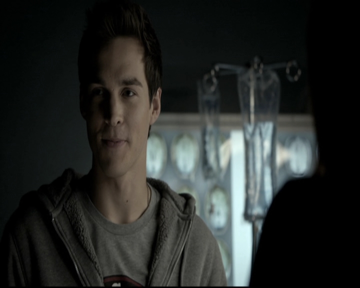 VampireDiariesWorld-dot-nl_6x12PrayerForTheDying1257.jpg