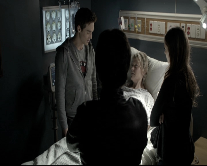 VampireDiariesWorld-dot-nl_6x12PrayerForTheDying1269.jpg