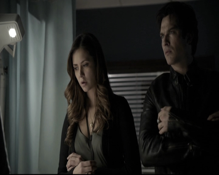 VampireDiariesWorld-dot-nl_6x12PrayerForTheDying1279.jpg