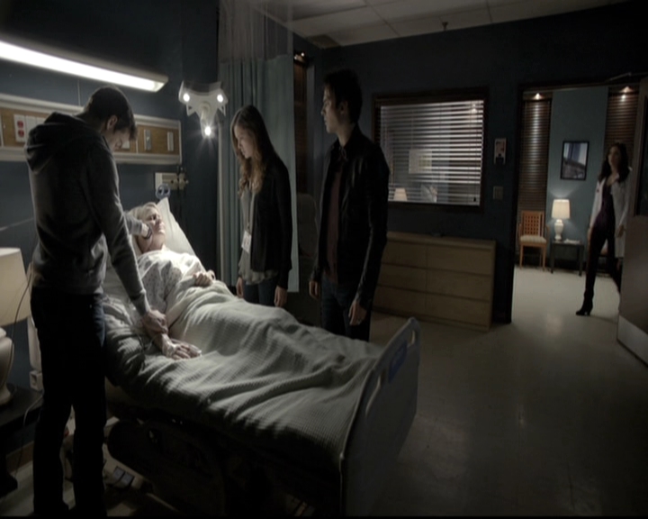 VampireDiariesWorld-dot-nl_6x12PrayerForTheDying1281.jpg