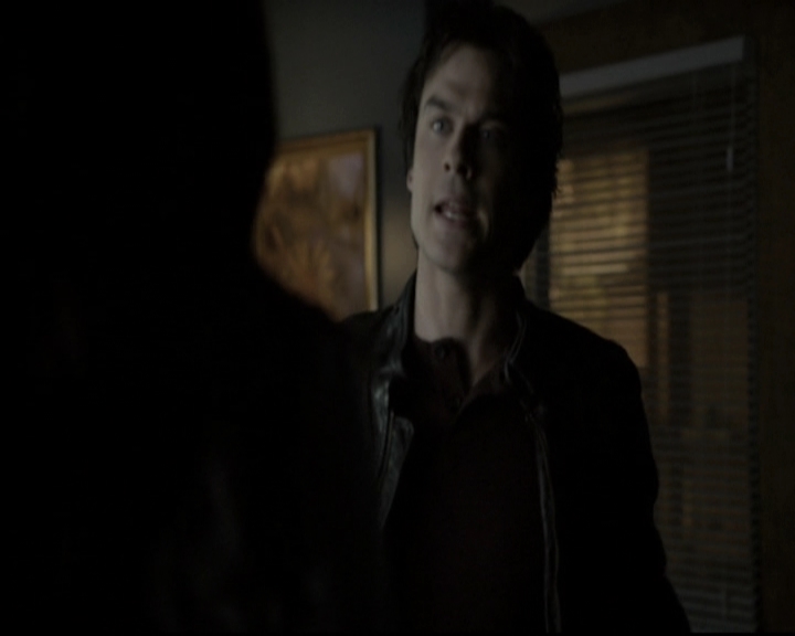 VampireDiariesWorld-dot-nl_6x12PrayerForTheDying1305.jpg