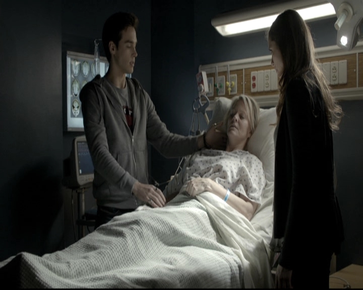 VampireDiariesWorld-dot-nl_6x12PrayerForTheDying1332.jpg