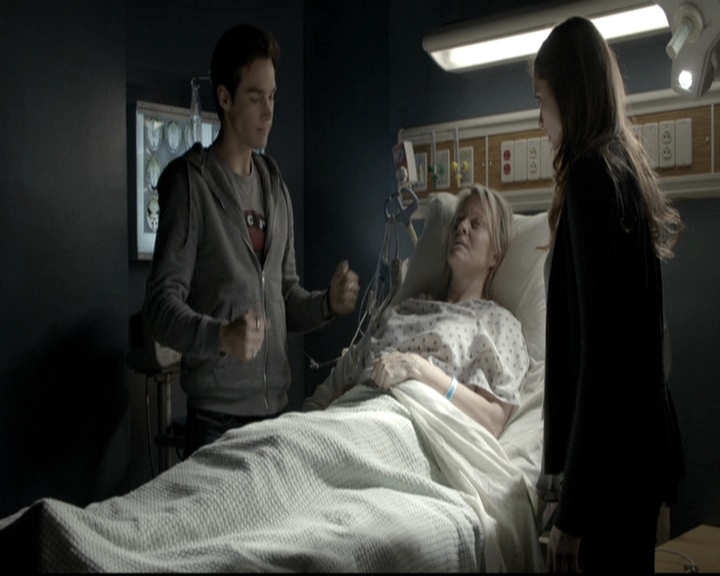 VampireDiariesWorld-dot-nl_6x12PrayerForTheDying1333.jpg