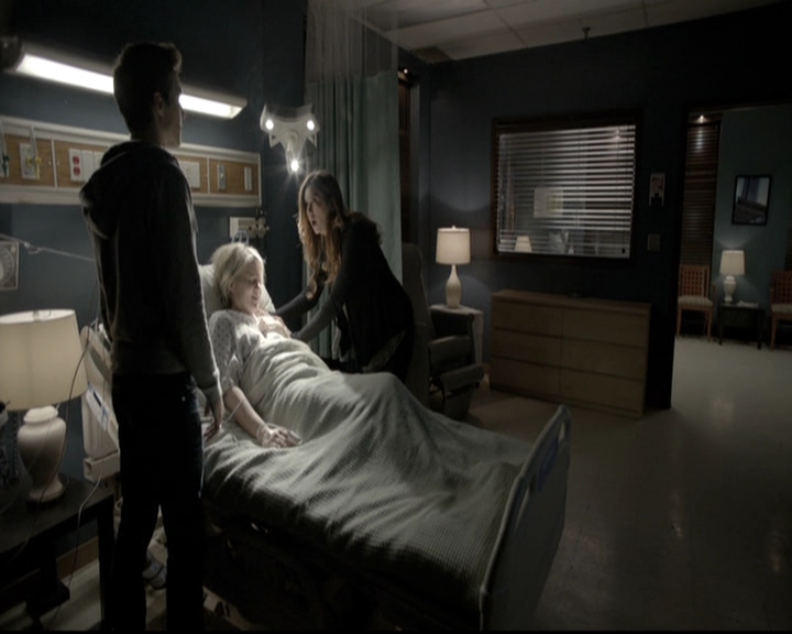 VampireDiariesWorld-dot-nl_6x12PrayerForTheDying1352.jpg