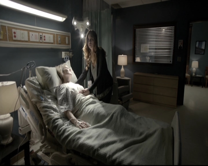 VampireDiariesWorld-dot-nl_6x12PrayerForTheDying1360.jpg