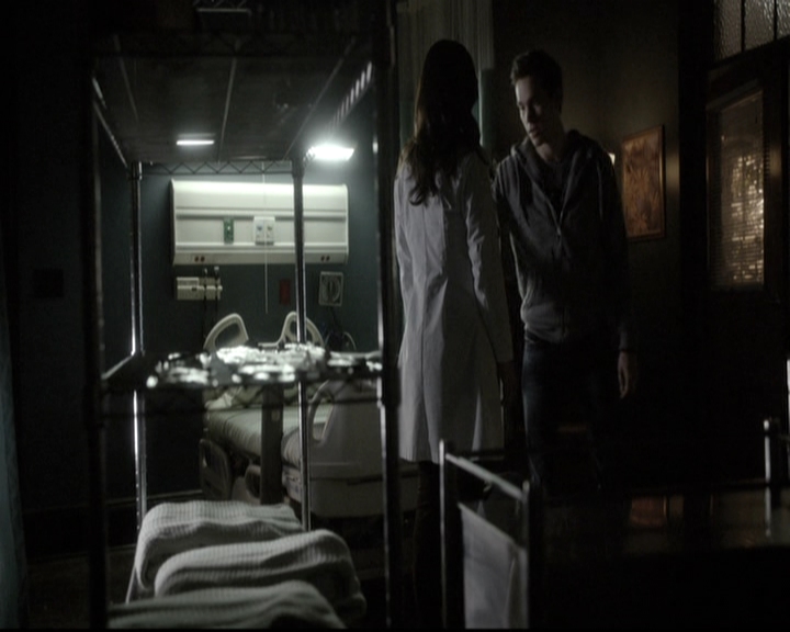 VampireDiariesWorld-dot-nl_6x12PrayerForTheDying1393.jpg