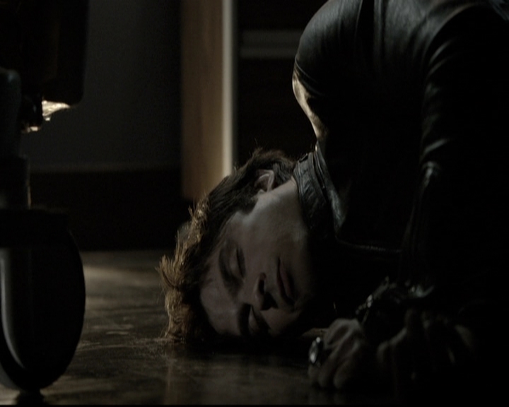 VampireDiariesWorld-dot-nl_6x12PrayerForTheDying1396.jpg