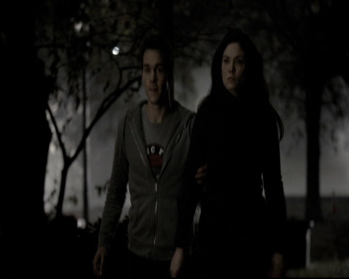 VampireDiariesWorld-dot-nl_6x12PrayerForTheDying1511.jpg