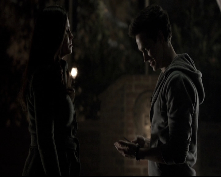 VampireDiariesWorld-dot-nl_6x12PrayerForTheDying1527.jpg