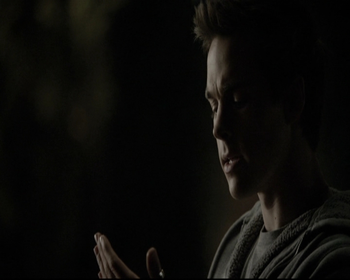 VampireDiariesWorld-dot-nl_6x12PrayerForTheDying1529.jpg