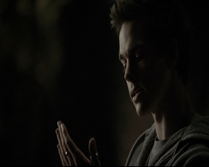 VampireDiariesWorld-dot-nl_6x12PrayerForTheDying1530.jpg