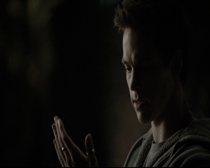 VampireDiariesWorld-dot-nl_6x12PrayerForTheDying1531.jpg