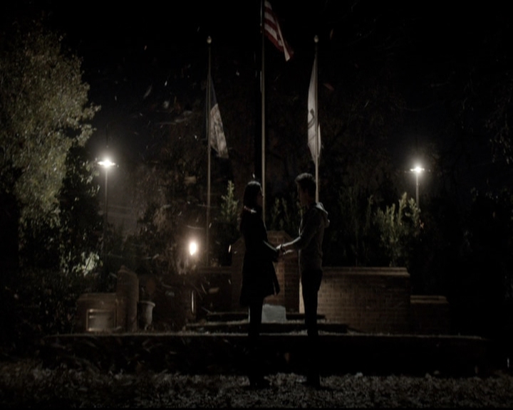 VampireDiariesWorld-dot-nl_6x12PrayerForTheDying1579.jpg