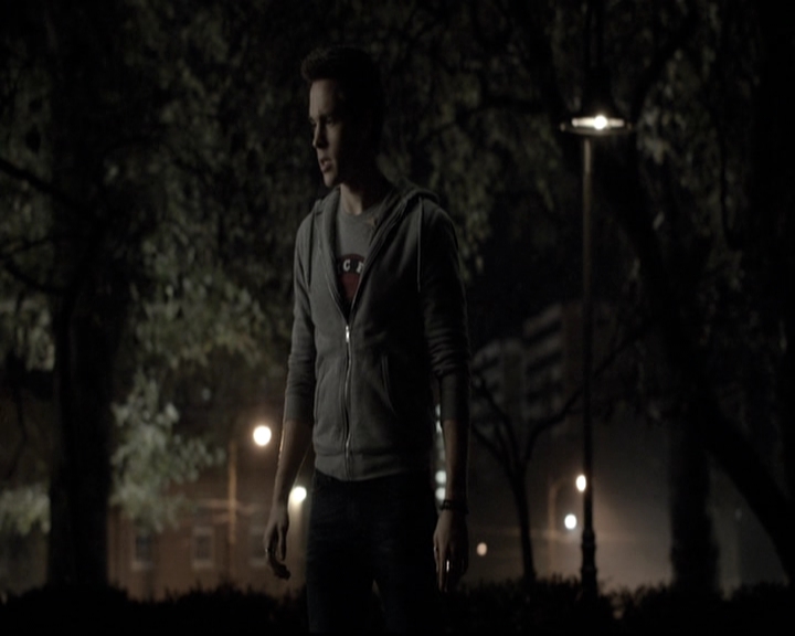 VampireDiariesWorld-dot-nl_6x12PrayerForTheDying1588.jpg