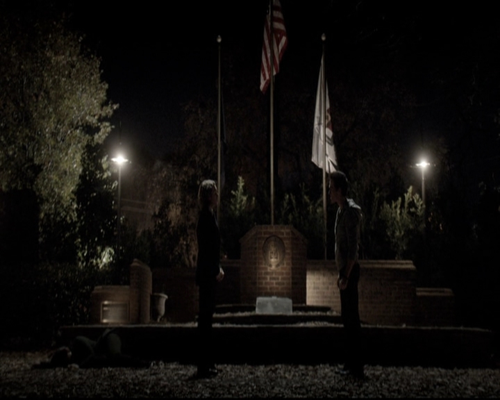 VampireDiariesWorld-dot-nl_6x12PrayerForTheDying1622.jpg