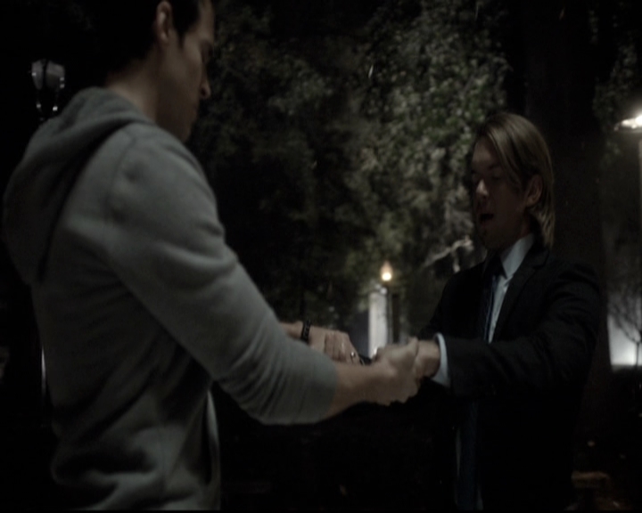 VampireDiariesWorld-dot-nl_6x12PrayerForTheDying1679.jpg