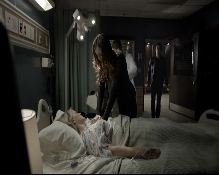 VampireDiariesWorld-dot-nl_6x12PrayerForTheDying1735.jpg