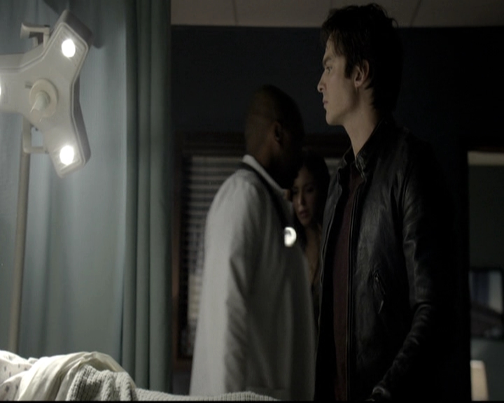 VampireDiariesWorld-dot-nl_6x12PrayerForTheDying1796.jpg