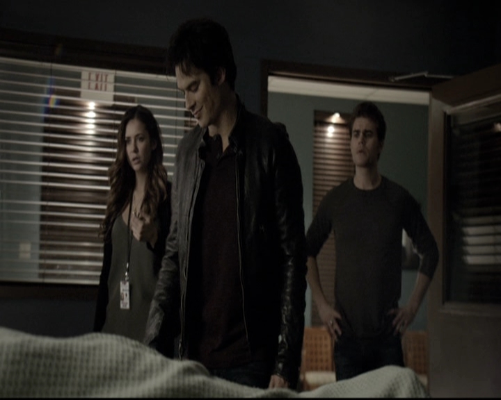 VampireDiariesWorld-dot-nl_6x12PrayerForTheDying1873.jpg