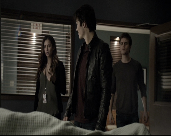 VampireDiariesWorld-dot-nl_6x12PrayerForTheDying1874.jpg