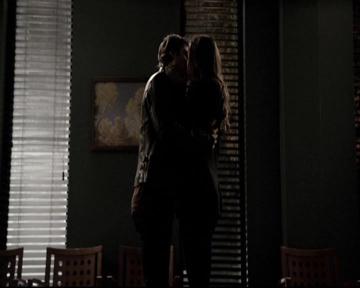 VampireDiariesWorld-dot-nl_6x12PrayerForTheDying1903.jpg