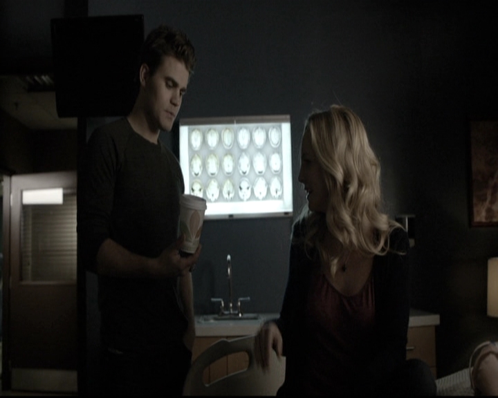 VampireDiariesWorld-dot-nl_6x12PrayerForTheDying2039.jpg