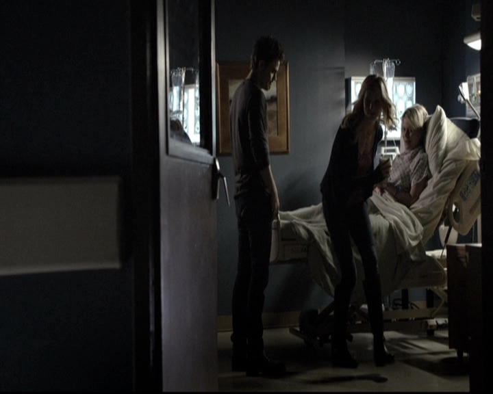 VampireDiariesWorld-dot-nl_6x12PrayerForTheDying2052.jpg