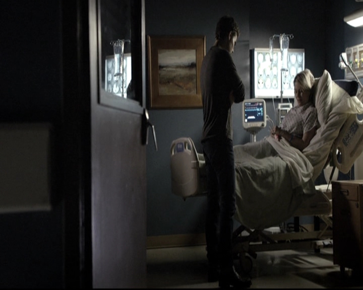 VampireDiariesWorld-dot-nl_6x12PrayerForTheDying2056.jpg